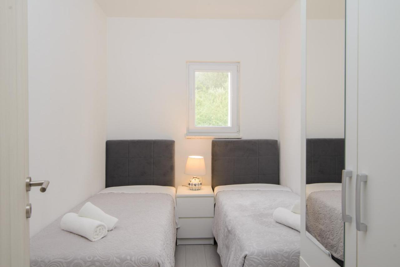 טרוגיר Apartments Pelja מראה חיצוני תמונה